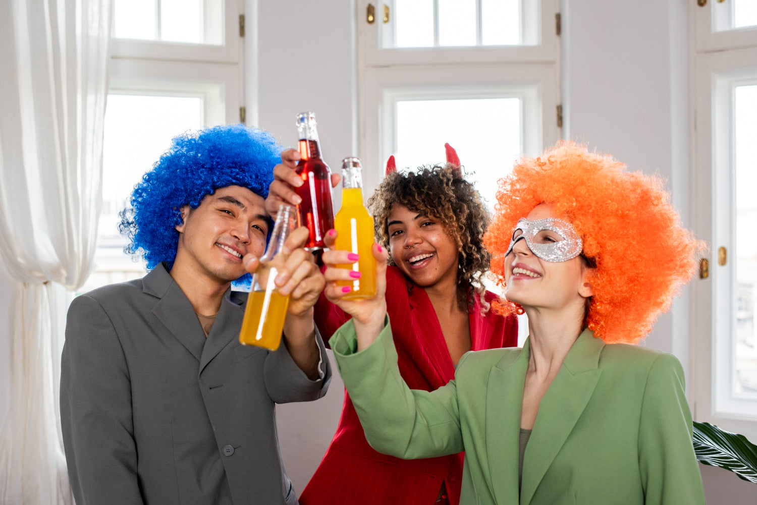 Perücken & Kopfbedeckungen