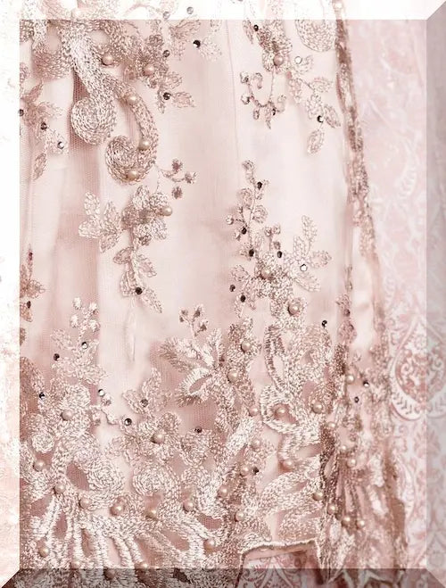Detailansicht Stoff und Muster des Dirndl Luria von Krüger