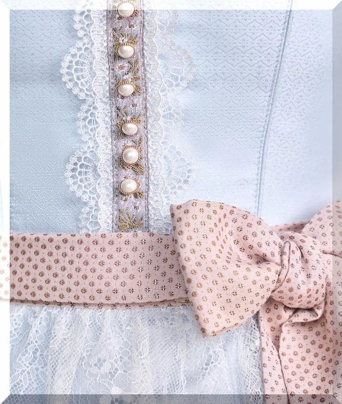Detailansicht Stoff und Muster des Dirndl Priscilla von Krüger