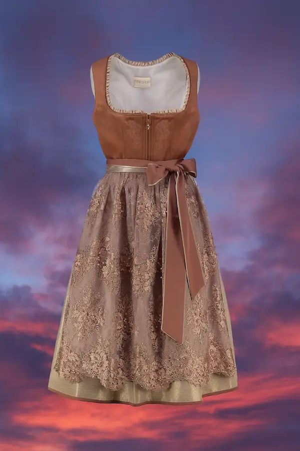 Krüger Dirndl Otilie Midi 65 cm – Glitzergarn und Schmuckperlen – Vorderansicht