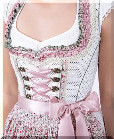Detailansicht Stoff und Blumenmuster des Dirndl Mon Amour von Krüger